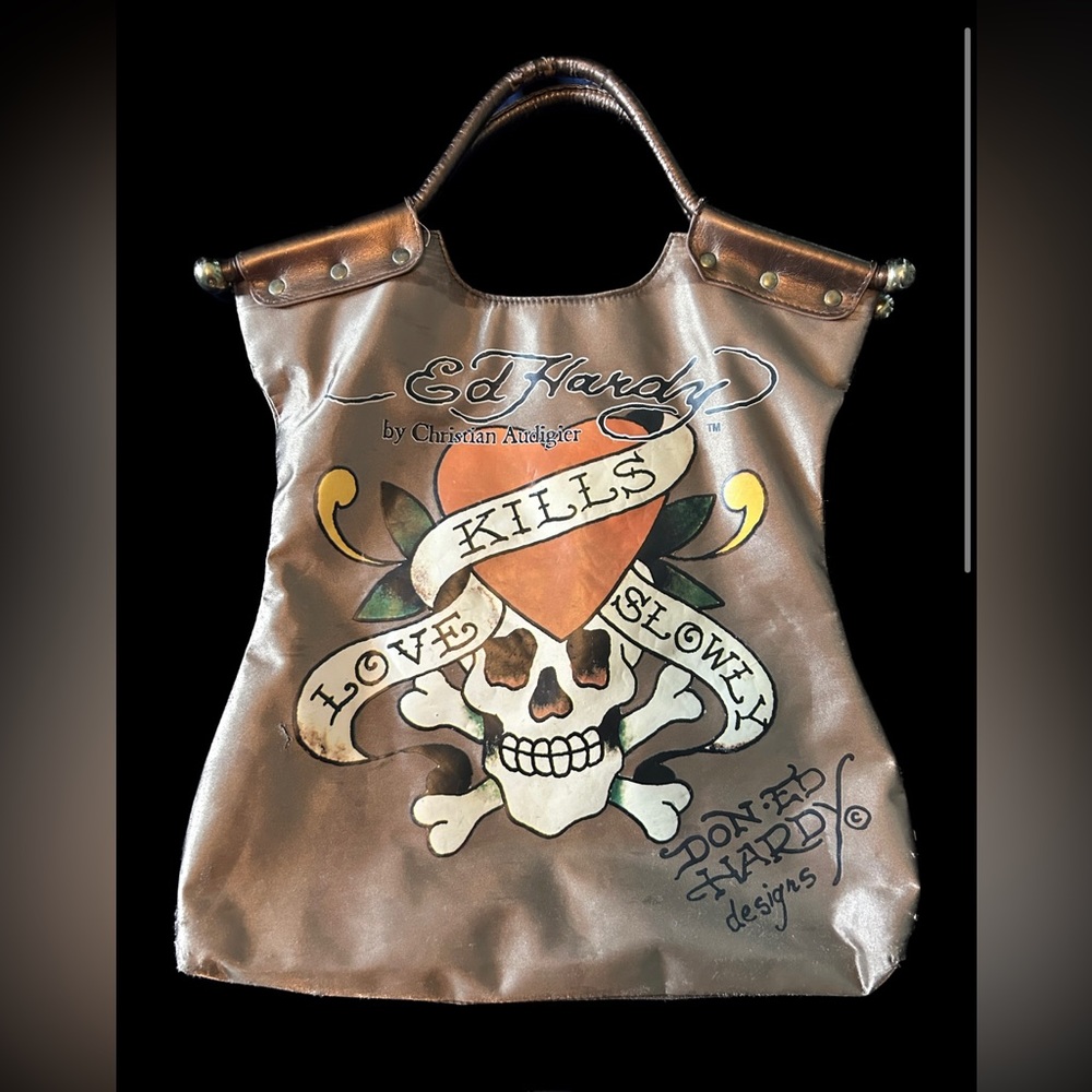 Ed hardy bag needs refurbishment on straps and little on fabric 💜